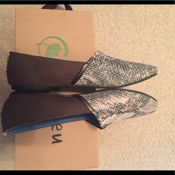 Reneu Brown Snakeskin Kenzie Flats - Picture 3 of 5